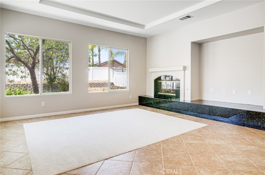 41733 Hollister Property Photo 5