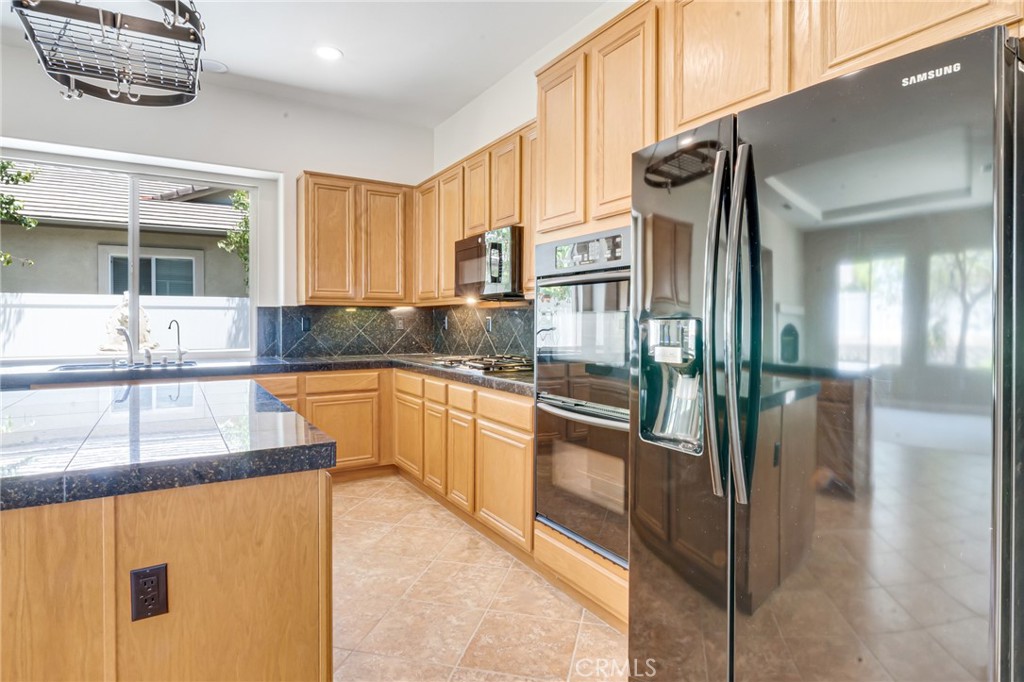 41733 Hollister Property Photo 7