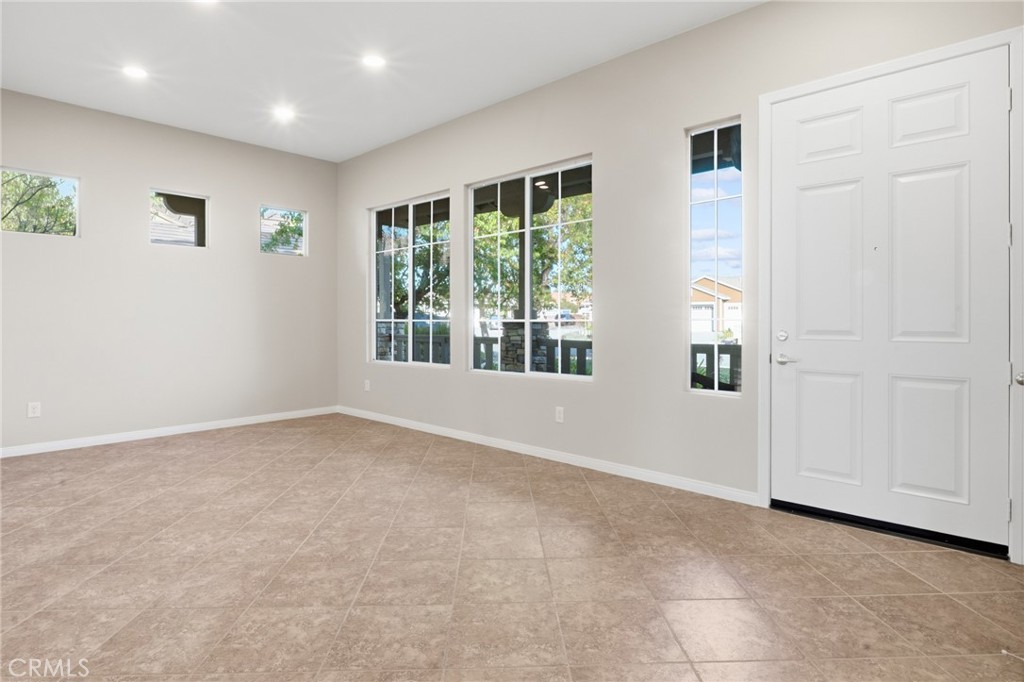 41733 Hollister Property Photo 9