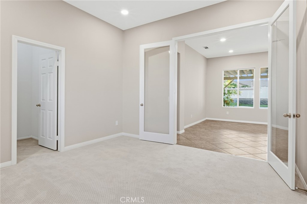 41733 Hollister Property Photo 18