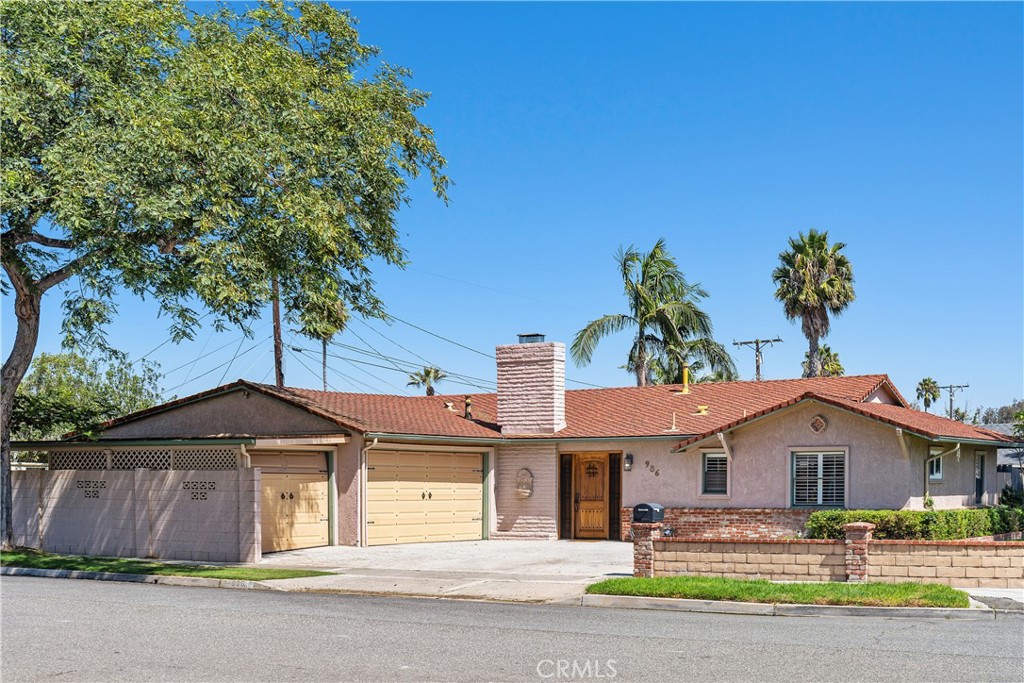 986 Post Road Property Photo 2
