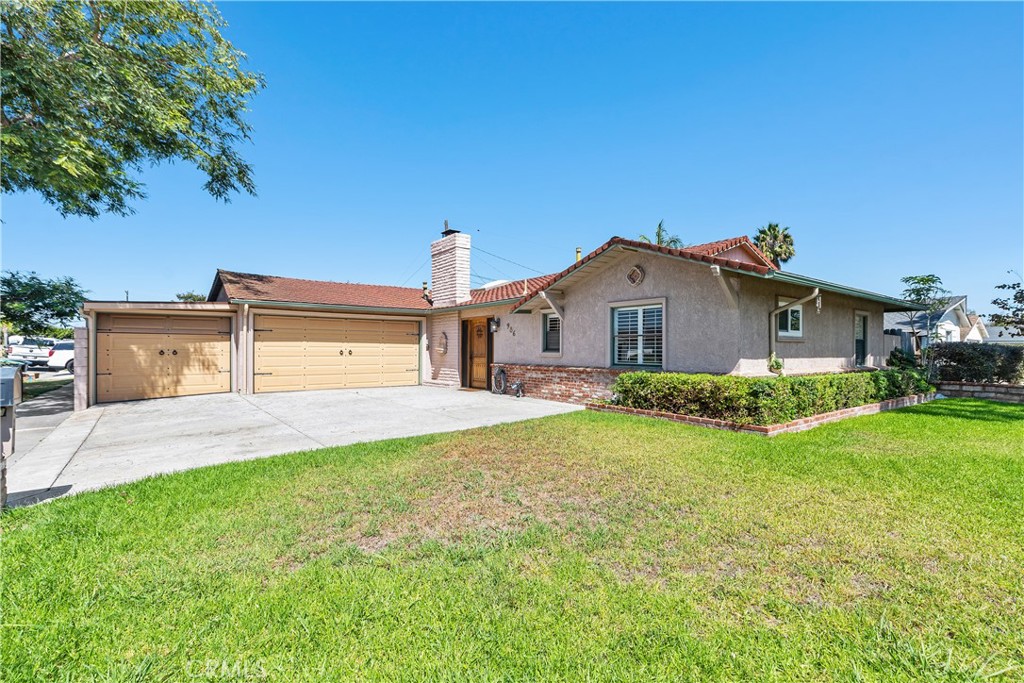 986 Post Road Property Photo 3