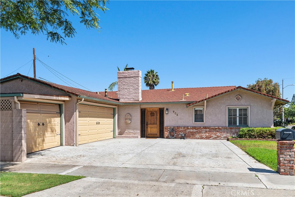 986 Post Road Property Photo 4