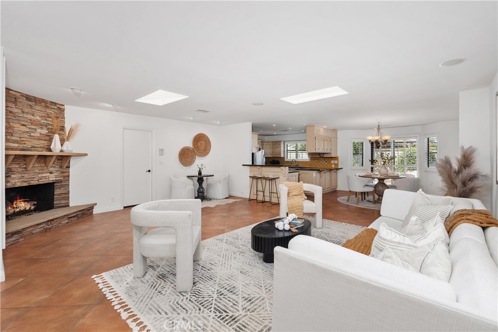 986 Post Road Property Photo 15