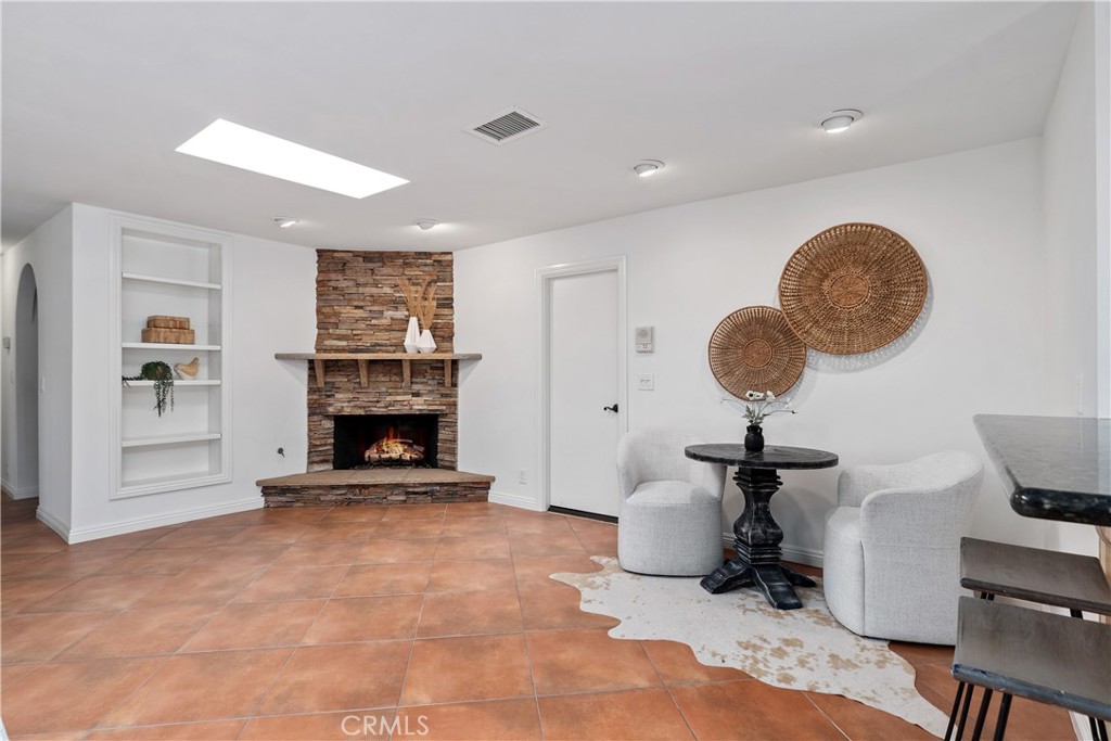 986 Post Road Property Photo 17