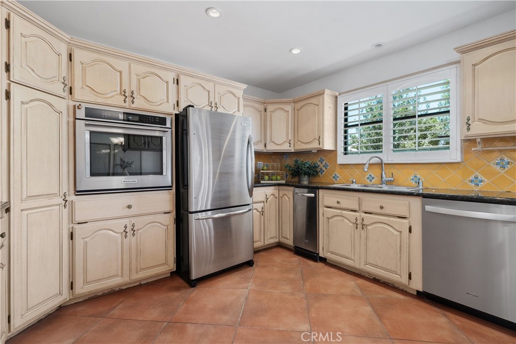 986 Post Road Property Photo 23