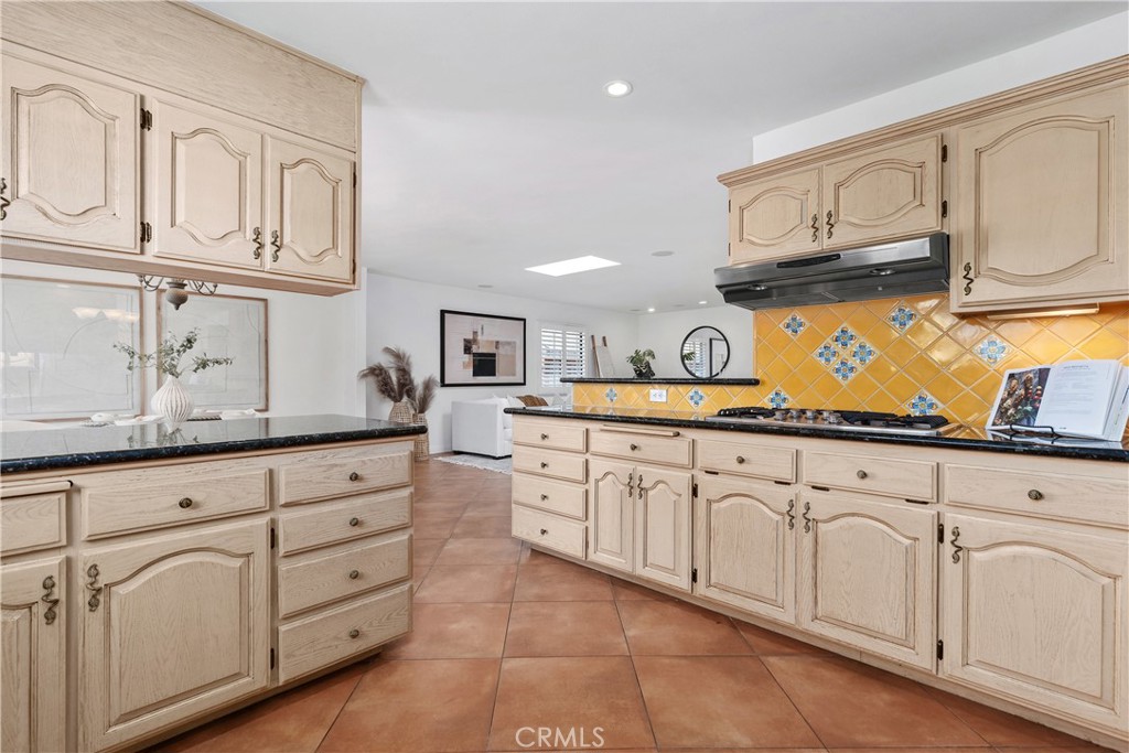 986 Post Road Property Photo 25