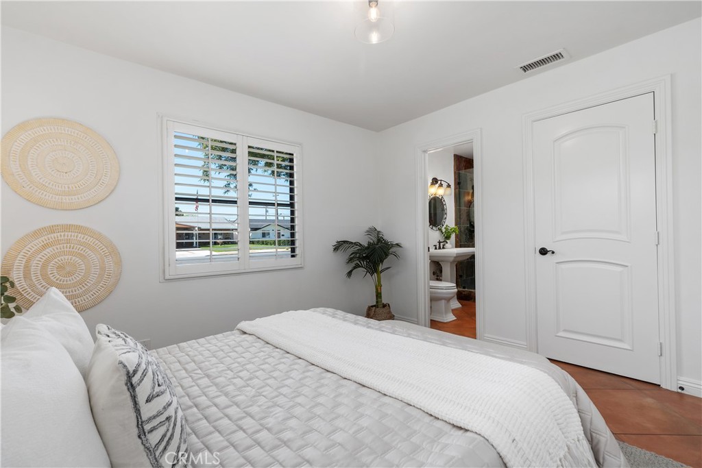 986 Post Road Property Photo 30
