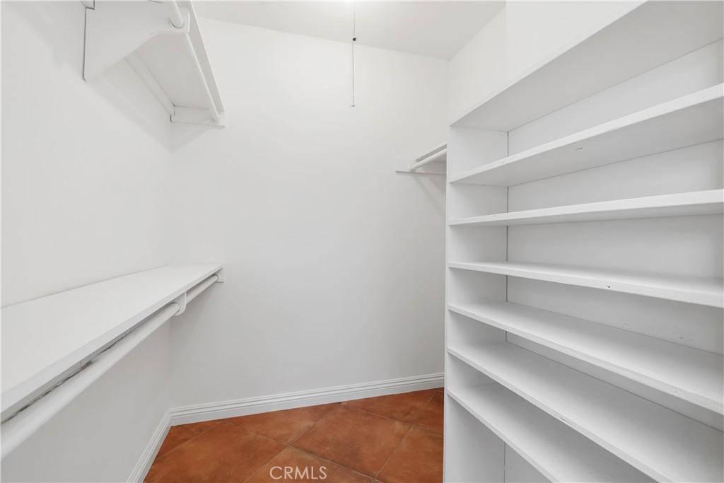 986 Post Road Property Photo 32