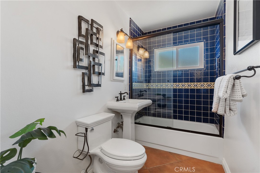 986 Post Road Property Photo 35
