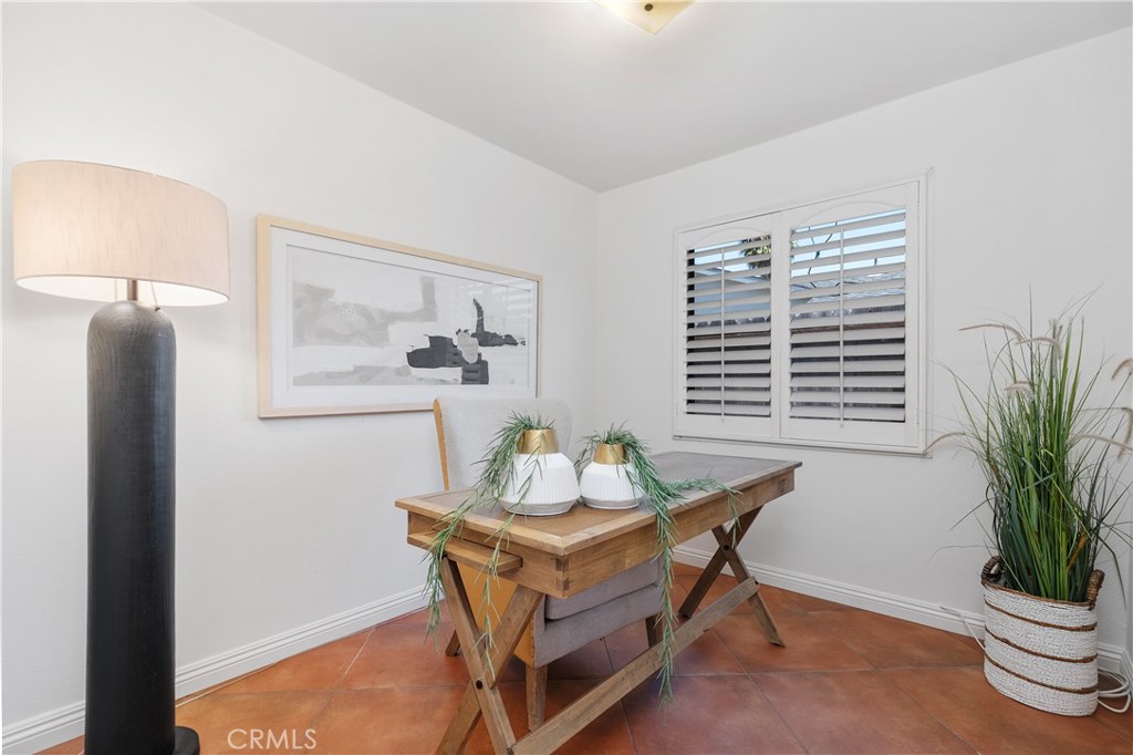 986 Post Road Property Photo 36