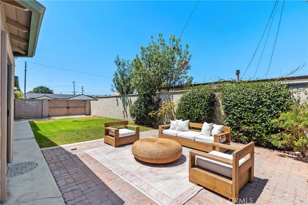 986 Post Road Property Photo 39