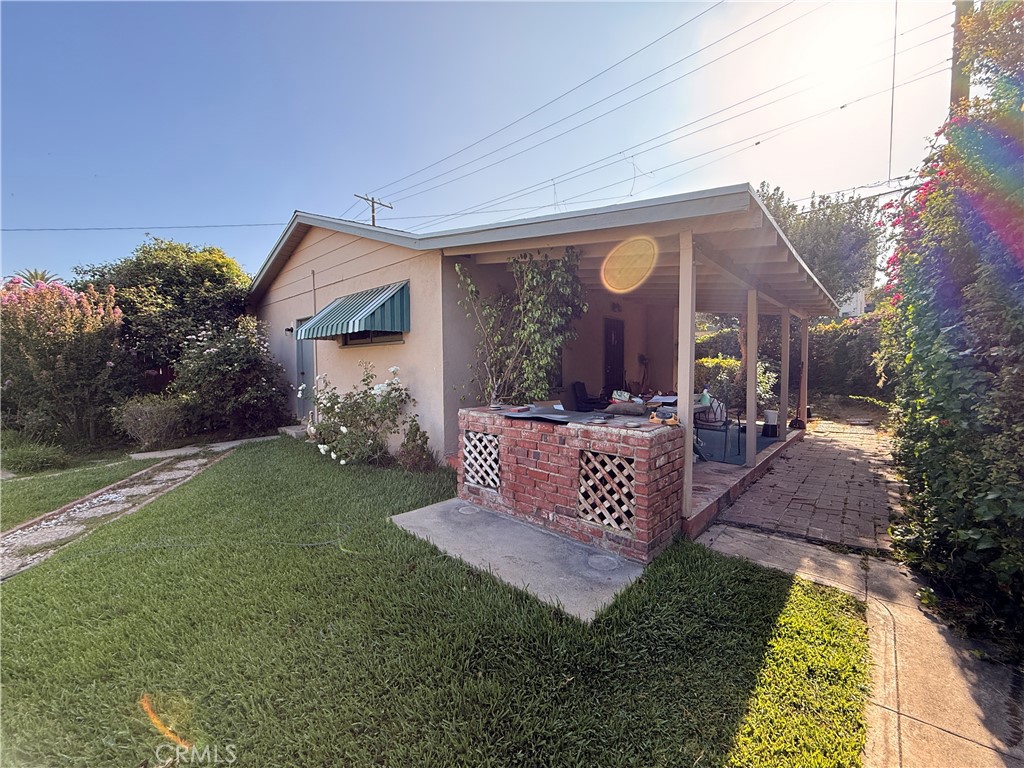 6226 Comstock Property Photo 8