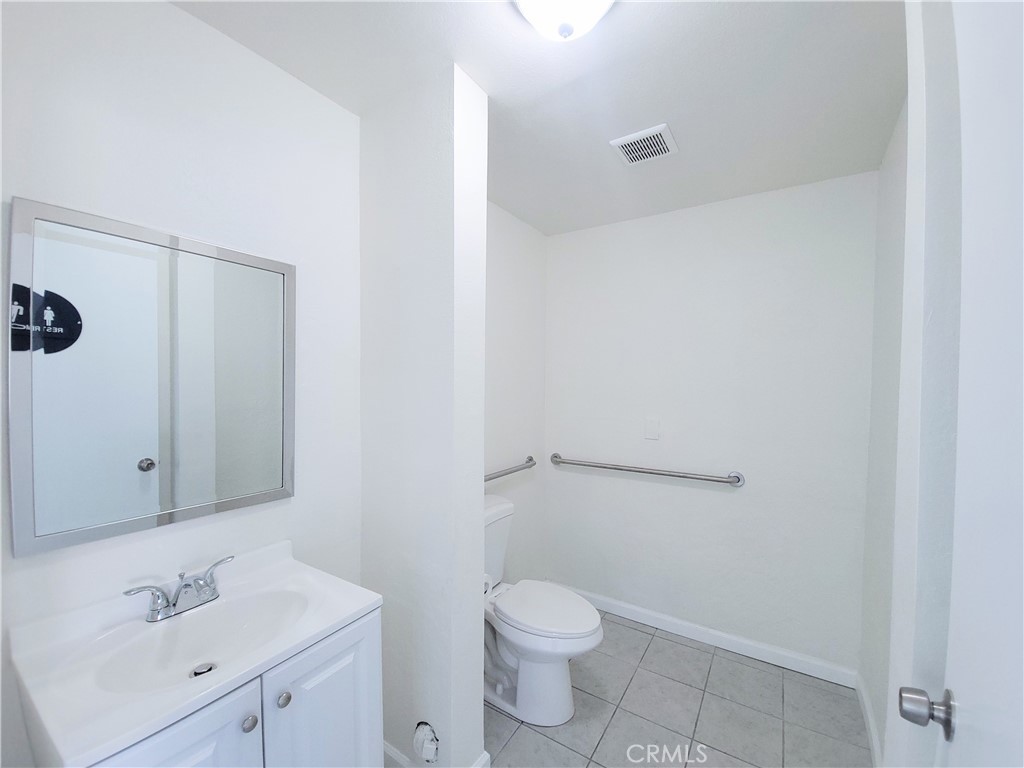 9422 Alondra Boulevard Property Photo 8