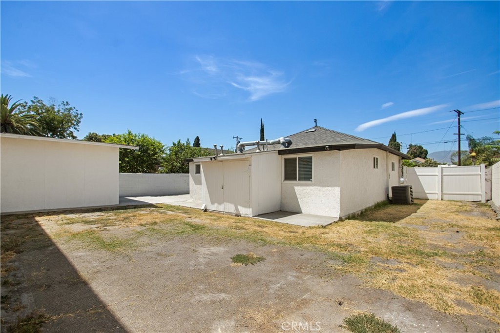 1219 Spruce Property Photo 4