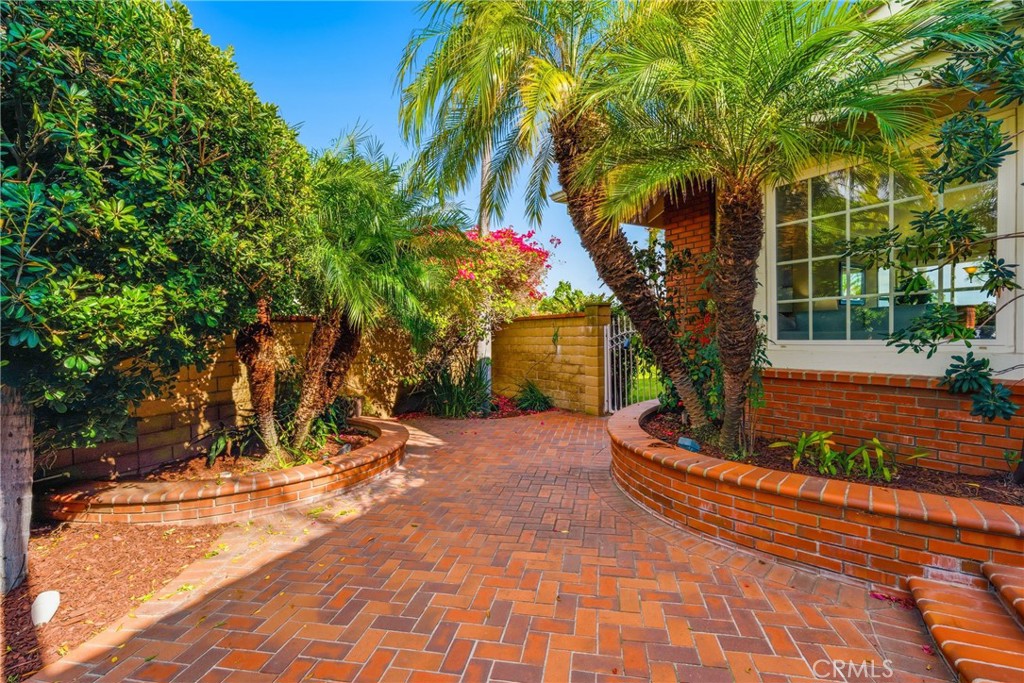25856 Windsong Property Photo 8