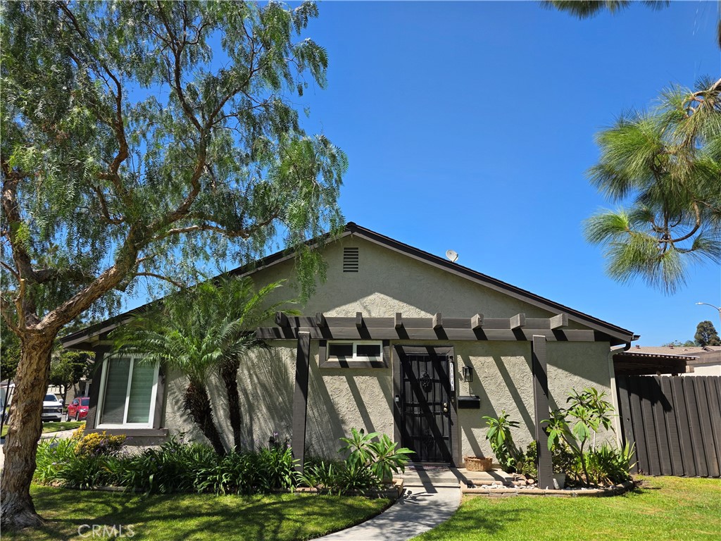 11043 Sherman Way Property Photo