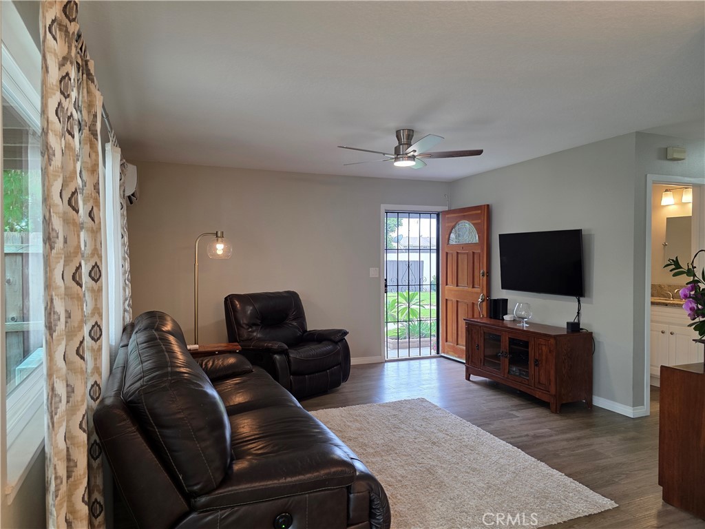 11043 Sherman Way Property Photo 4