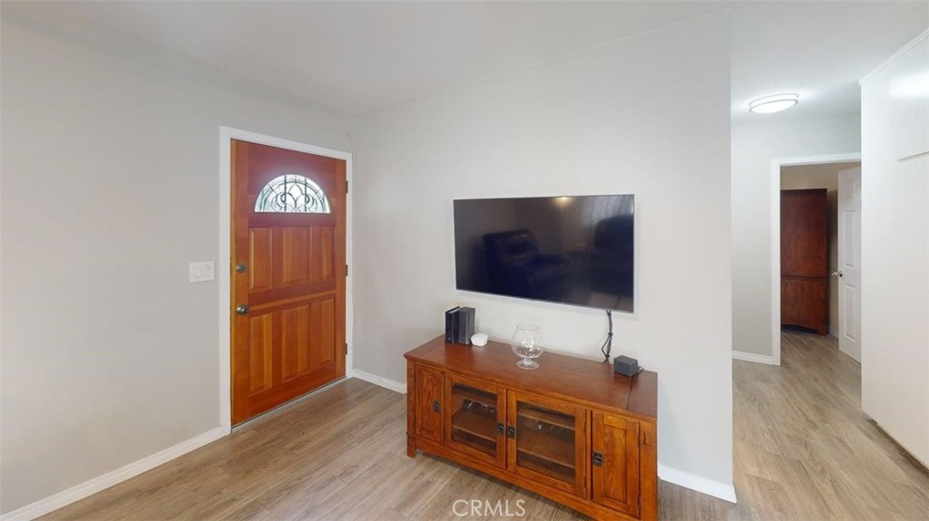 11043 Sherman Way Property Photo 5