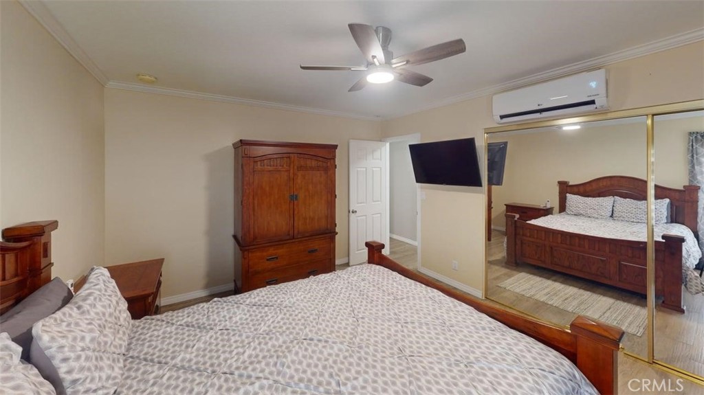 11043 Sherman Way Property Photo 12