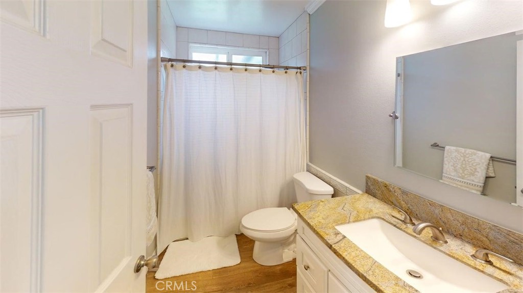 11043 Sherman Way Property Photo 13