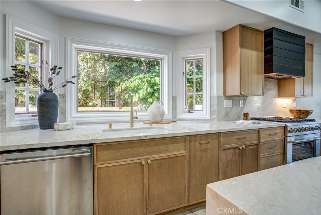 27612 Fargo Property Photo 9