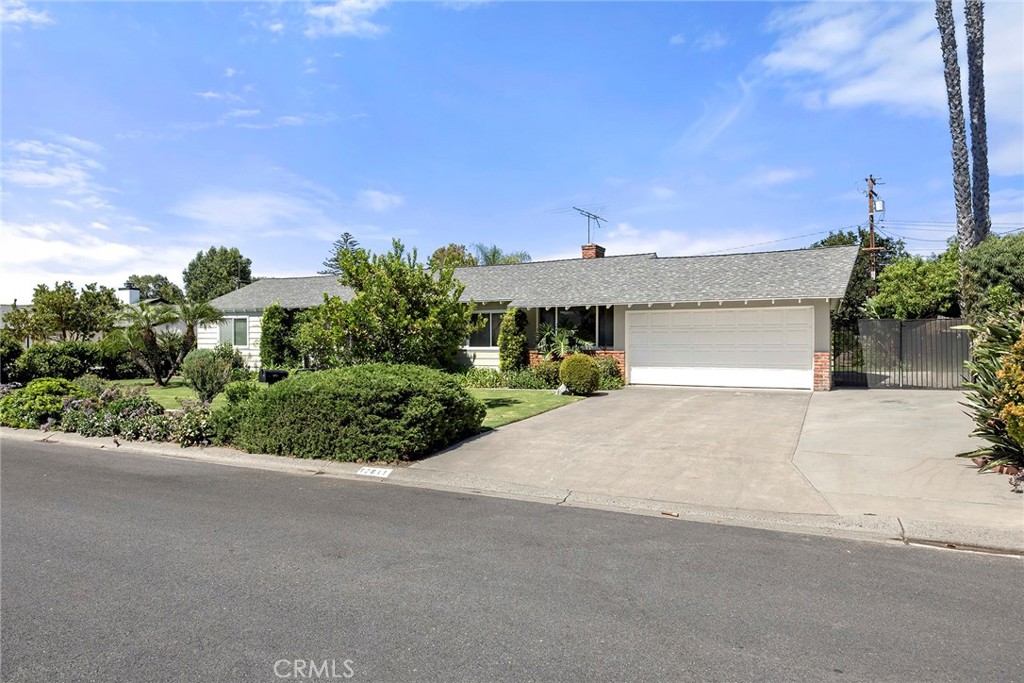 12811 Malena Property Photo 5