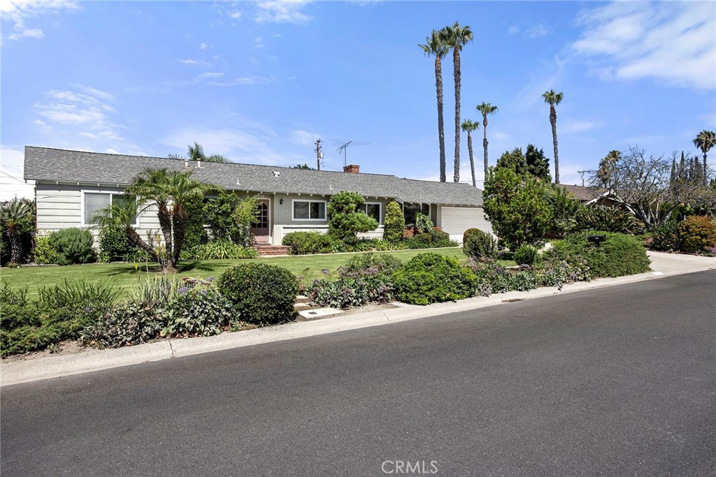 12811 Malena Property Photo 6
