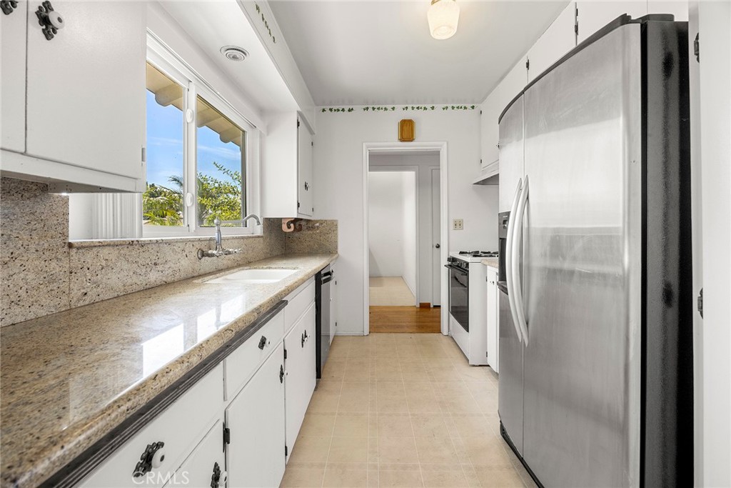 12811 Malena Property Photo 8