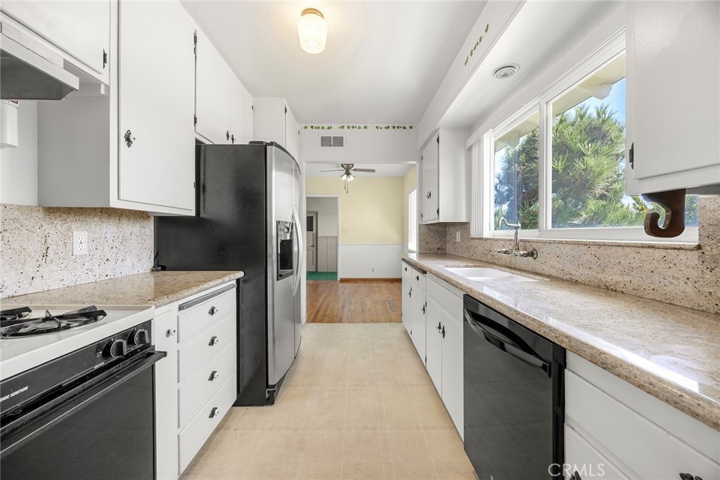 12811 Malena Property Photo 9
