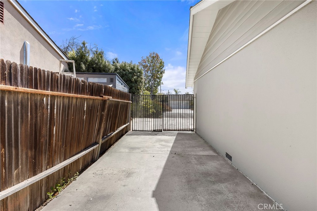 12811 Malena Property Photo 29