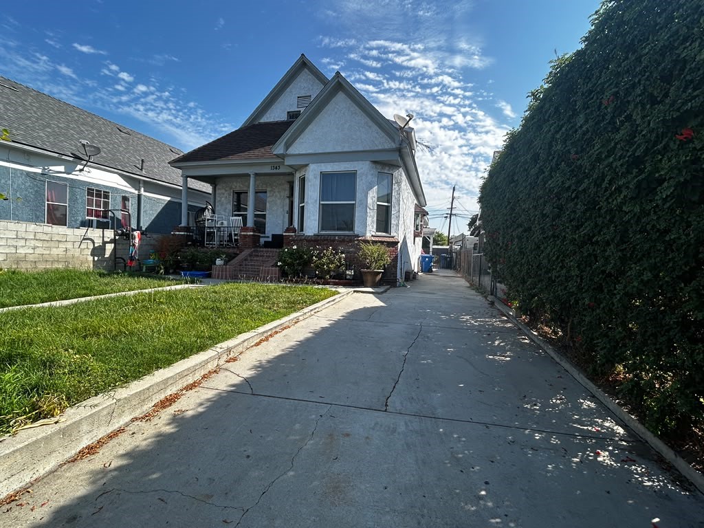 1343 E 21st Street Property Photo 1