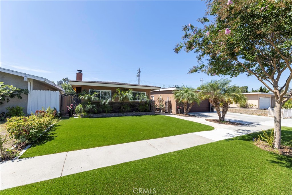 14934 Valeda Property Photo 3