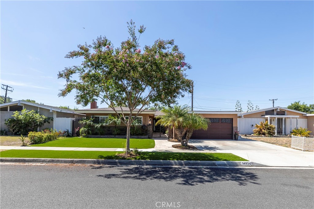 14934 Valeda Property Photo 6