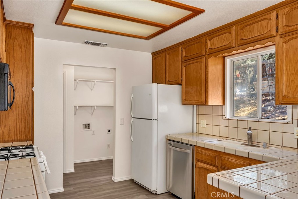 4074 Lakeview Property Photo 15