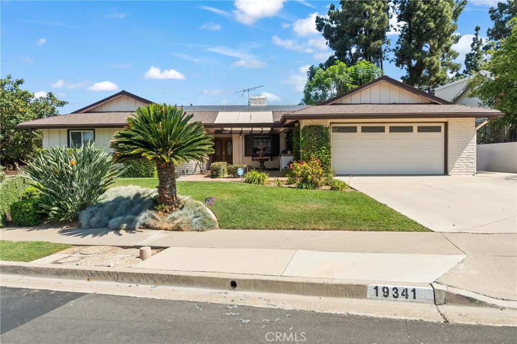 19341 Willowbrook Property Photo