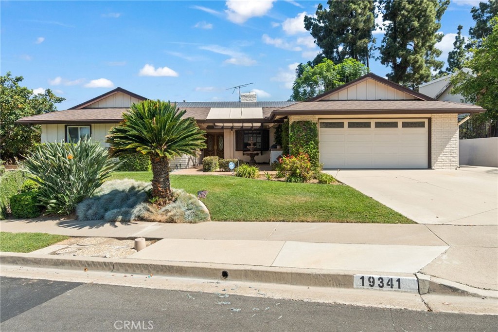 19341 Willowbrook Property Photo 1