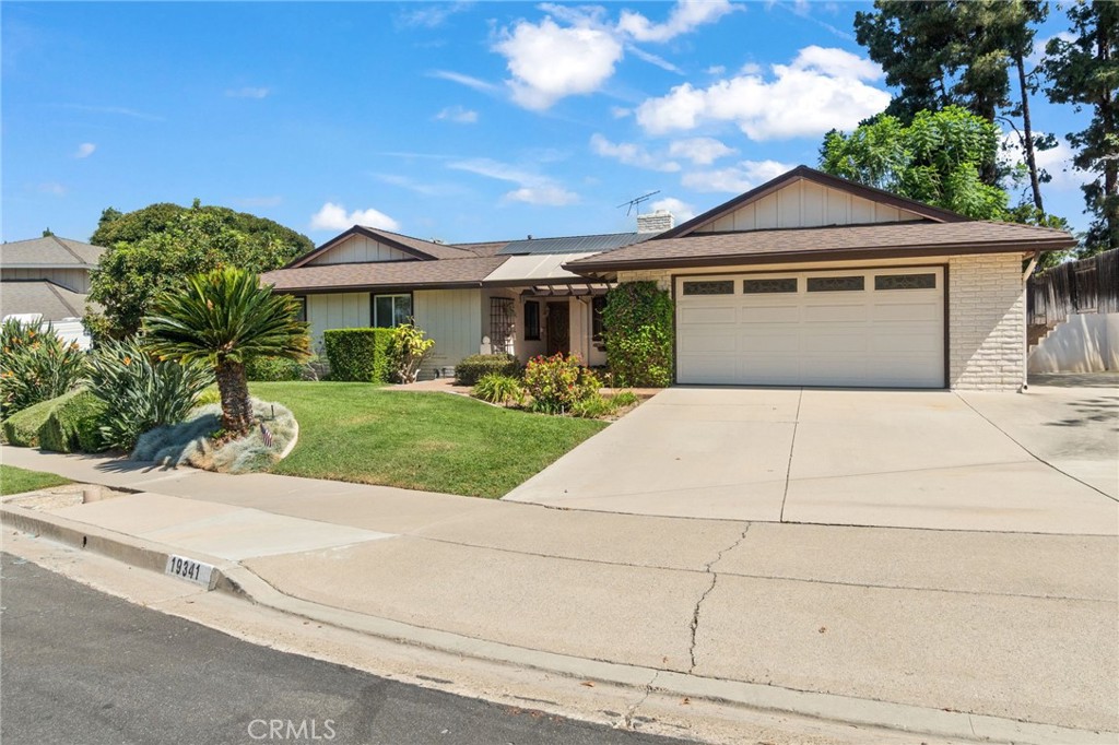 19341 Willowbrook Property Photo 2