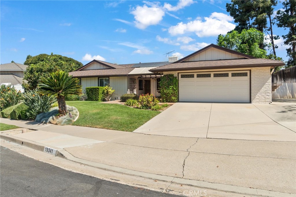 19341 Willowbrook Property Photo 2