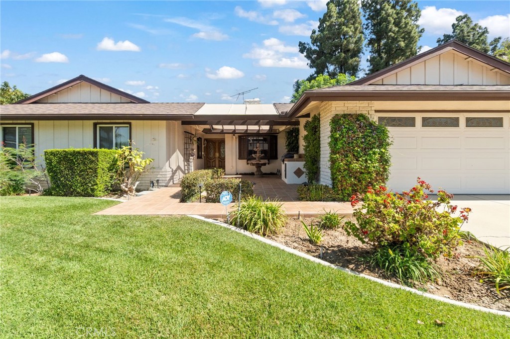 19341 Willowbrook Property Photo 3