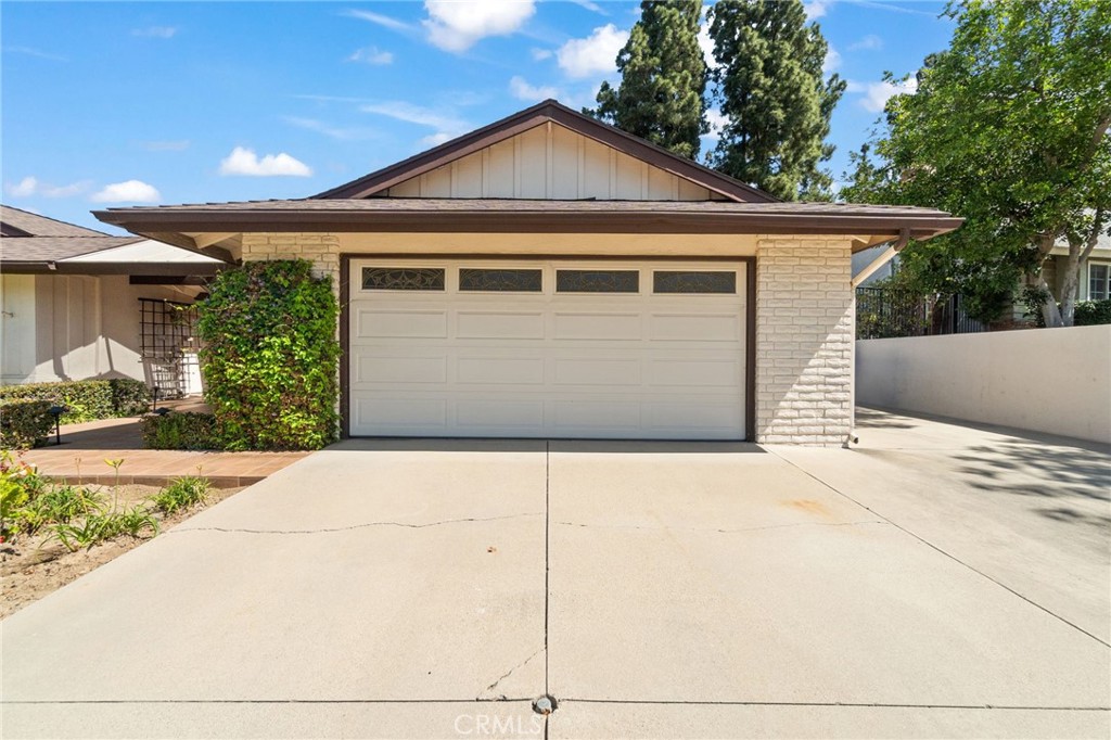 19341 Willowbrook Property Photo 4