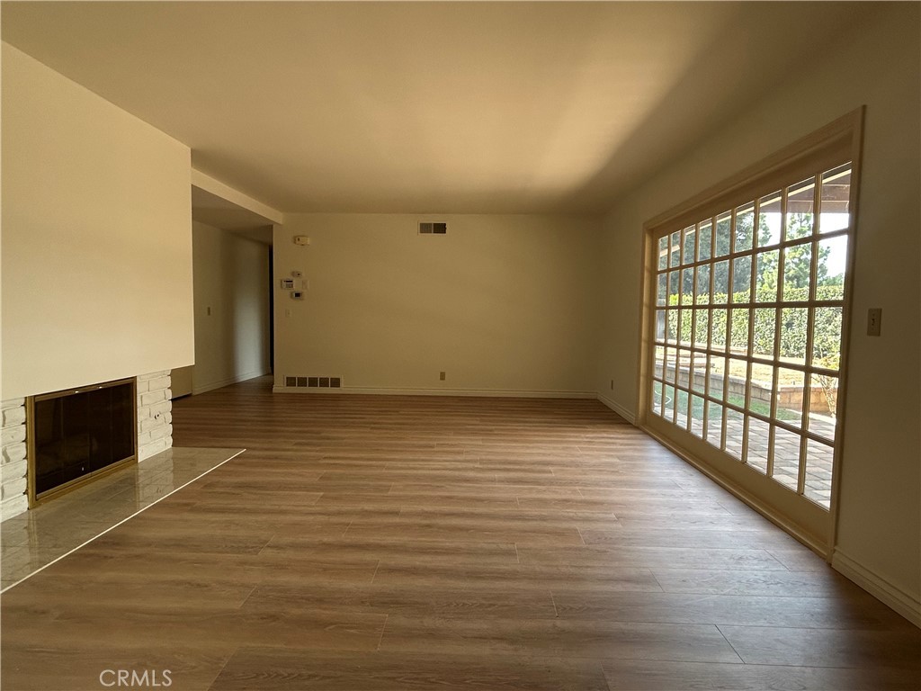 19341 Willowbrook Property Photo 6