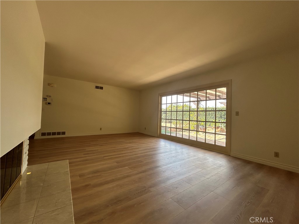 19341 Willowbrook Property Photo 7