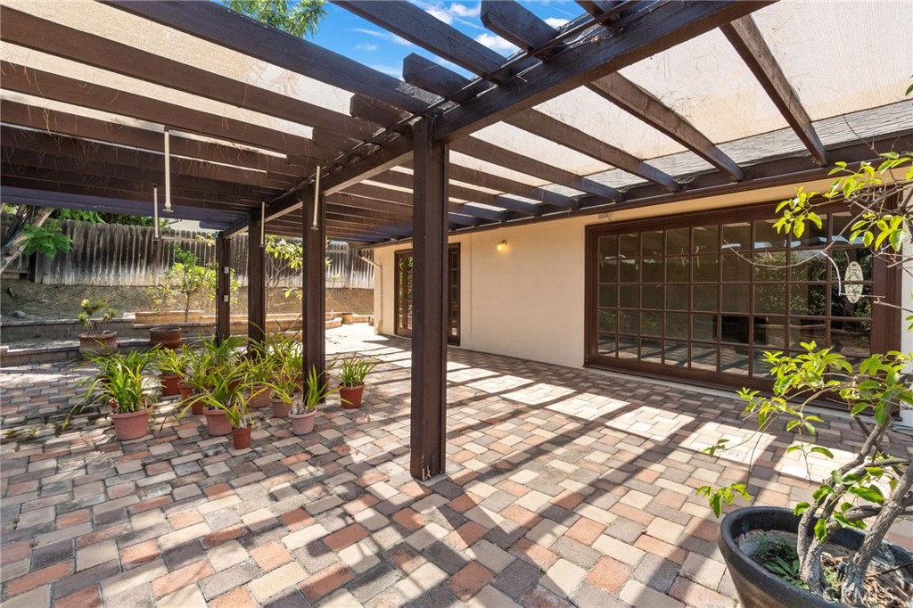 19341 Willowbrook Property Photo 33