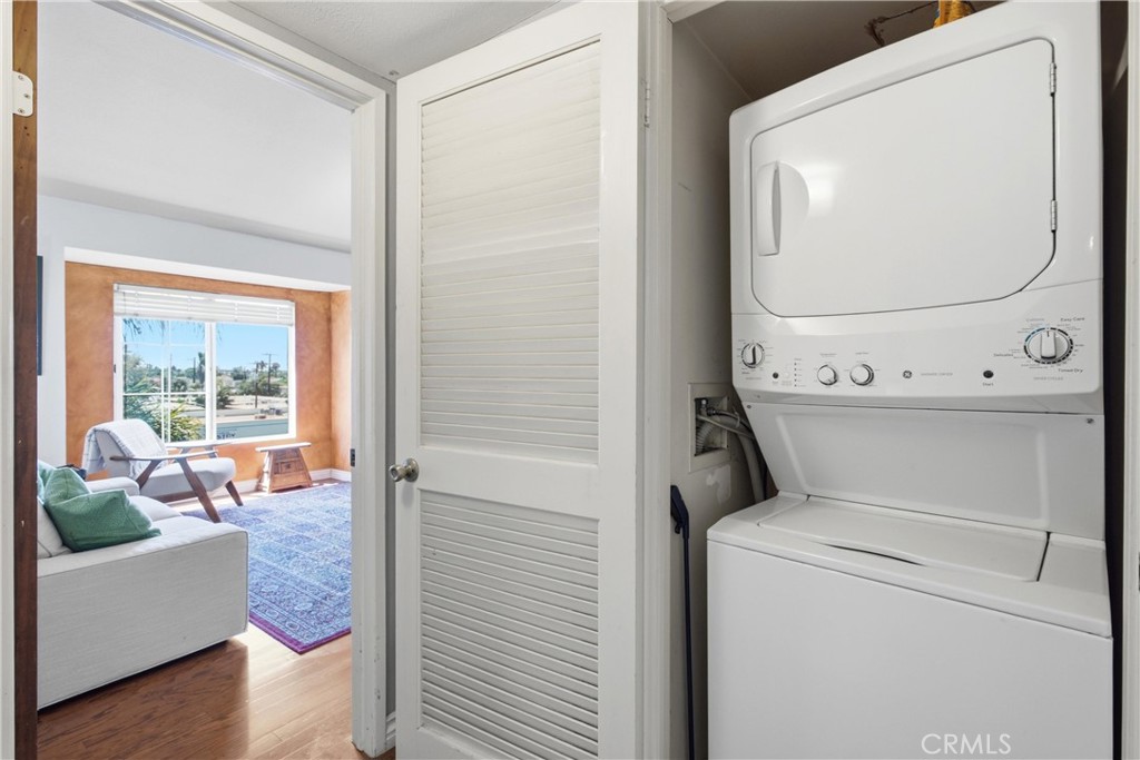 384 Redondo 401 Property Photo 26