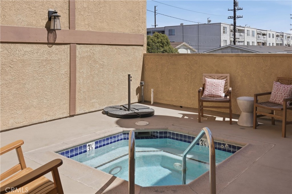 384 Redondo 401 Property Photo 32
