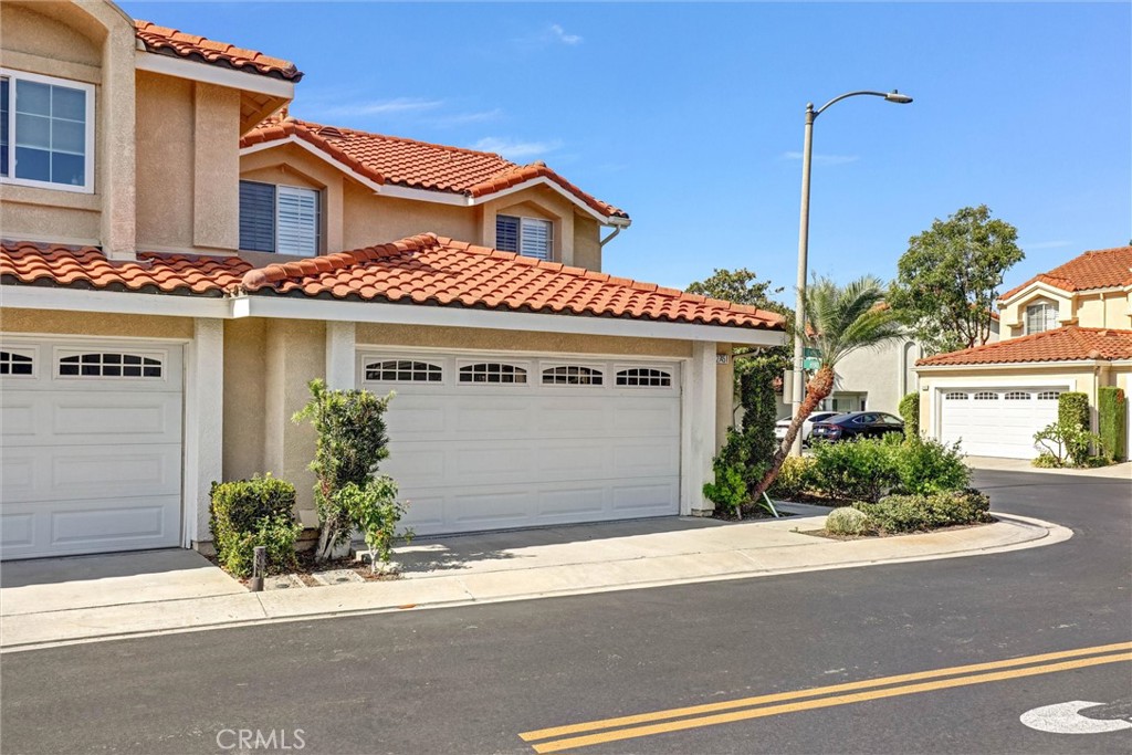 27451 Embassy Way Property Photo 2