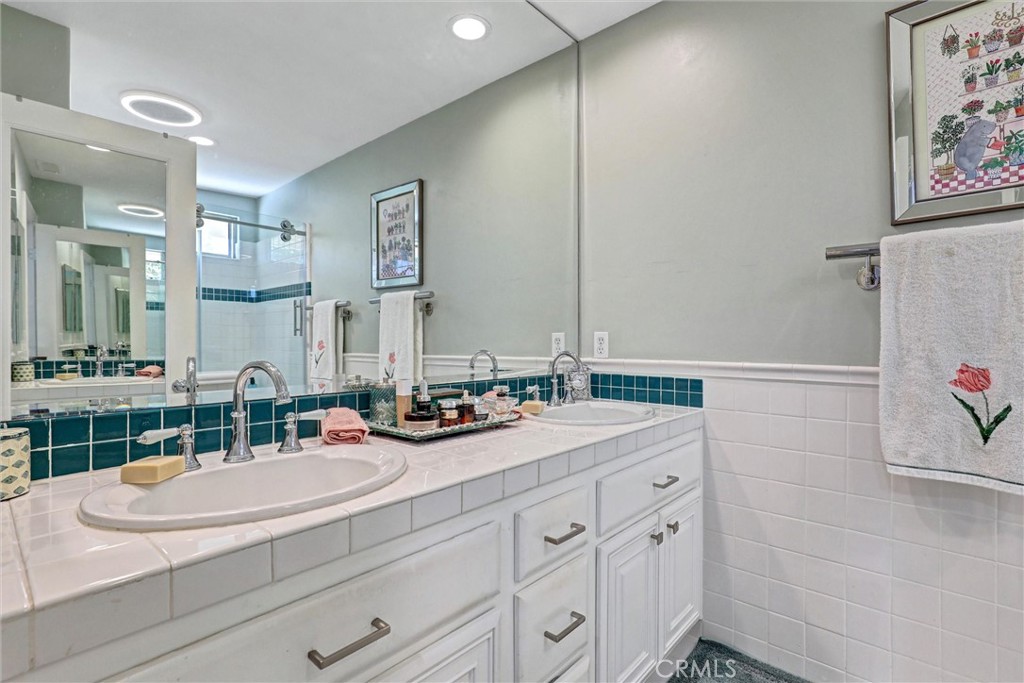 27451 Embassy Way Property Photo 29