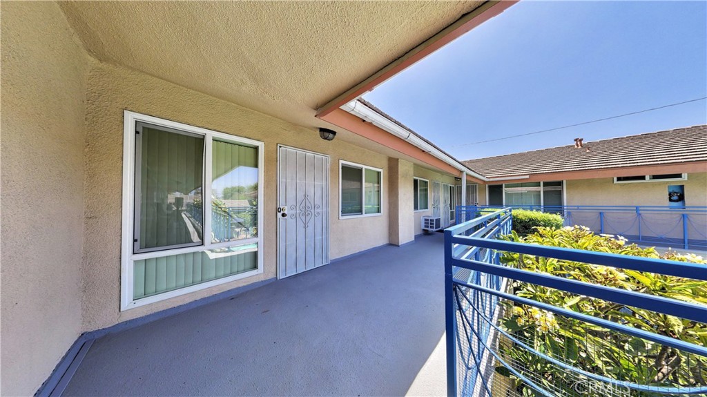 1208 S Marengo Ave Apt Q Property Photo 2