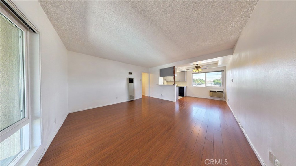 1208 S Marengo Ave Apt Q Property Photo 3